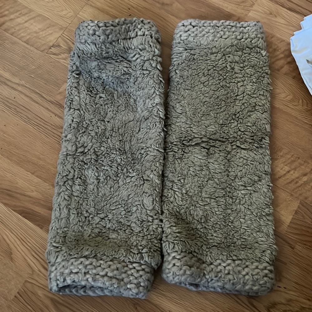 FREE PEOPLE - women’s leg warmers $15